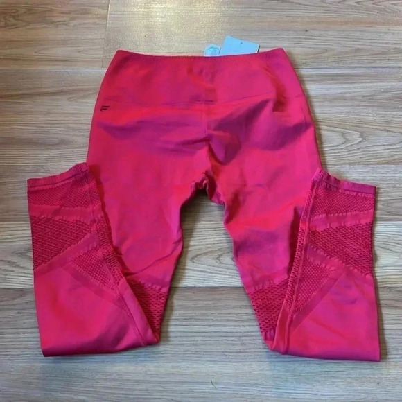 NWT Fabletics Leggings - Picture 3 of 3